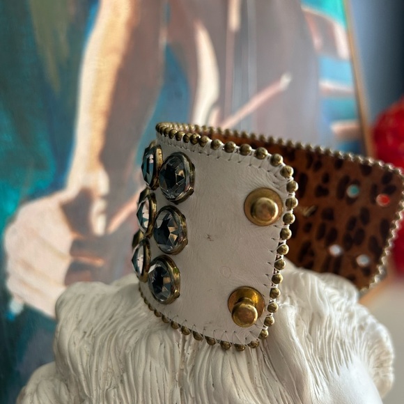 Betsey Johnson Gold and White Bracelet - Picture 13 of 15